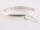 31522 Fijne gehamerde zilveren bangle met kliksluiting