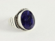 21460-17.5 Bewerkte zilveren ring met blauwe saffier