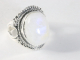 25188 Bewerkte zilveren ring met regenboog maansteen