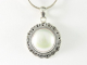 40927+HK Bewerkte zilveren hanger met grote zoetwater parel aan ketting