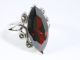 25242 Zware zilveren ring met granaat en marcasiet
