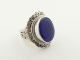 20535 Zware bewerkte zilveren ring met lapis lazuli