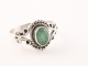 20823 Fijne bewerkte zilveren ring met smaragd