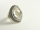 20993 Bewerkte zilveren ring met bergkristal