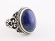 21071 Zware bewerkte zilveren herenring met lapis lazuli
