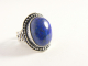 21238 Bewerkte zilveren ring met lapis lazuli  
