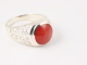 21532 Opengewerkte zilveren ring met rode koraal  