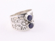 22072 Opengewerkte zilveren ring met blauwe saffier