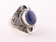 22135 Bewerkte zilveren ring met lapis lazuli