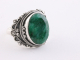 22341 Bewerkte zilveren ring met smaragd
