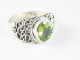 24542 Bewerkte zilveren ring met peridoot