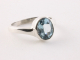 22641 Zilveren ring met blauwe topaas