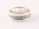 23794 Zware zilveren ring met vlechtmotief