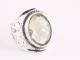 23059 Opengewerkte zilveren ring met bergkristal 