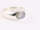 23094 Hoogglans zilveren ring met labradoriet