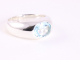 23095 Hoogglans zilveren ring met blauwe topaas
