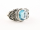 23304 Bewerkte zilveren ring met blauwe topaas