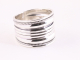 23357 Brede hoogglans zilveren ring met ribbels