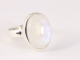 23589 Ovale hoogglans zilveren ring met regenboog maansteen 