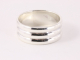 23618 Hoogglans zilveren ring met ribbels