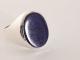 23667 Zware ovale zilveren zegelring met lapis lazuli