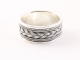 23685 Zilveren ring met vlechtmotief en kabelpatronen