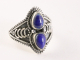 24142 Bewerkte zilveren ring met lapis lazuli