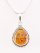 40679+HK Bewerkte druppelvormige zilveren hanger met amber aan ketting