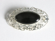 62123 Opengewerkte zilveren broche met onyx