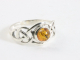 25034 Opengewerkte zilveren ring met amber