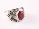 23249 Bewerkte zilveren ring met robijn