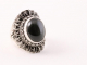 21687 Zware bewerkte zilveren ring met onyx