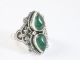 25028 Bewerkte zilveren ring met jade