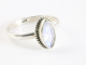 25389 Fijne bewerkte zilveren ring met regenboog maansteen