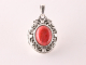 41552 Opengewerkt zilveren medaillon met rode koraal