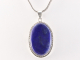 41599 Bewerkte zilveren hanger met grote lapis lazuli steen aan vossenstaart ketting