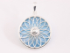 42060 Ronde zilveren hanger met lotus bloem op blauwe schelp
