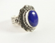 21547 Zware bewerkte zilveren ring met lapis lazuli