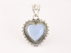42576 Bewerkte hartvormige zilveren hanger met blauwe opaal