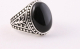 22149 Bewerkte zilveren herenring met onyx