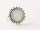 22725 Ronde bewerkte zilveren ring met aqua chalcedoon