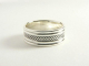 21074-21 Zilveren ring met ribbels en fijne bewerking