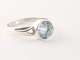 23653 Zilveren ring met blauwe topaas