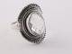 22189 Bewerkte zilveren ring met bergkristal