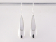 50309 Lange druppelvormige zilveren oorbellen met parelmoer