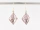 50329 Ruitvormige zilveren oorbellen met roze parelmoer