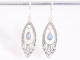 50999 Lange opengewerkte zilveren oorbellen met Australische opaal