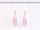 51137 Druppelvormige zilveren oorbellen met roze parelmoer