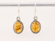 51268 Fijne bewerkte zilveren oorbellen met amber