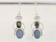 51716 Opengewerkte zilveren oorbellen met groene saffier en opaal  
